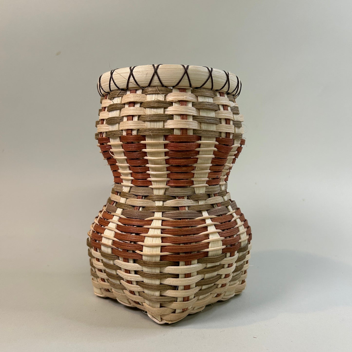 Wavy Bookshelf Basket