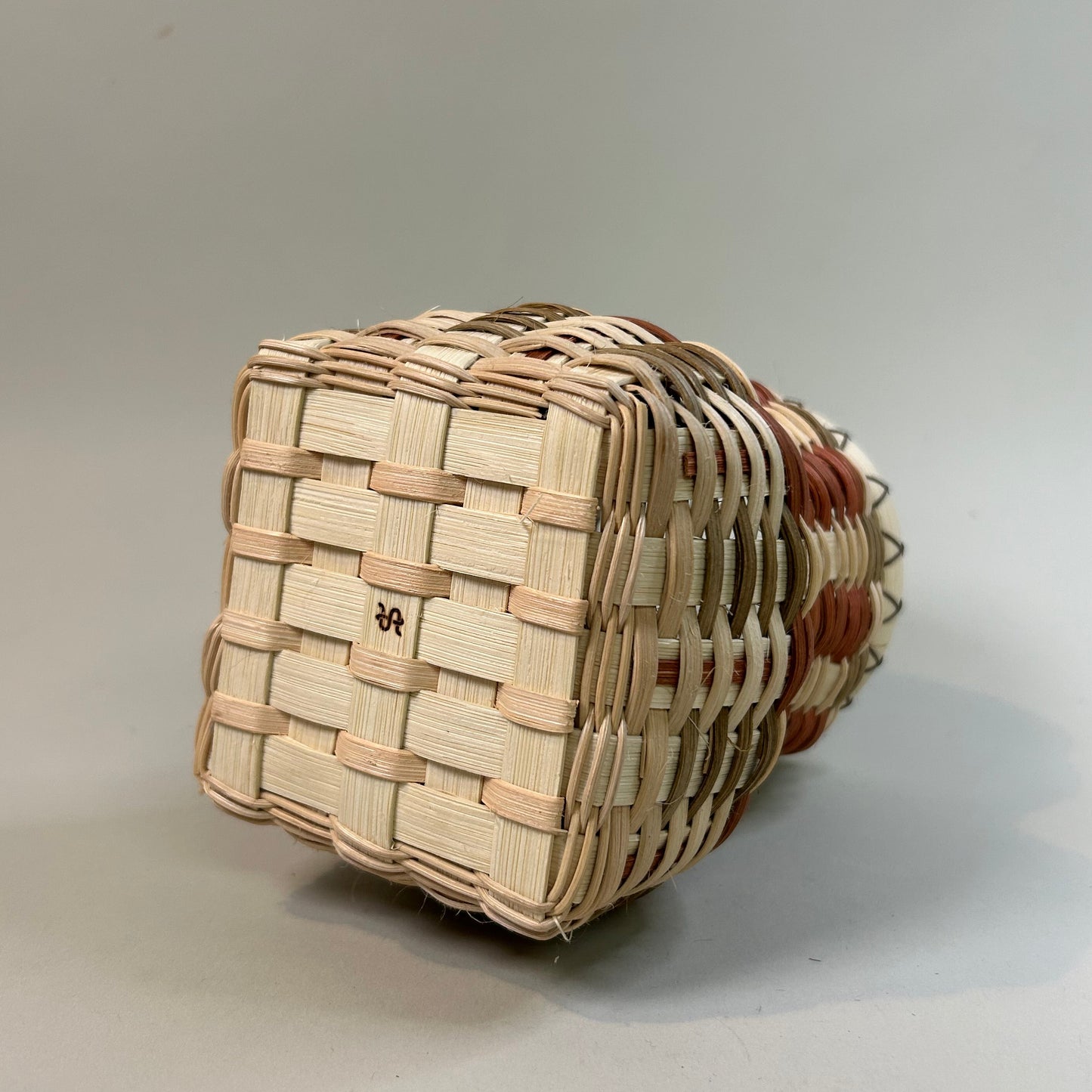 Wavy Bookshelf Basket